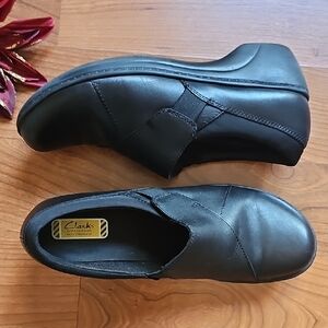 Clarks Slip Resistant Black Slip-On Loafers Size 10